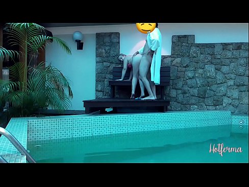 ❤️ Baas nooi bediende swembad toe, maar kon nie 'n warm weerstaan ​​nie Porno fb by porn af.sexera.ru ﹏
